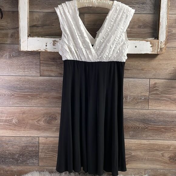Connected Apparel Ladies Dress Black and White, Size 8 - Picture 1 of 9